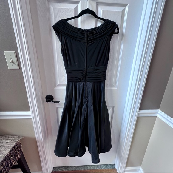 ⭐️ Adrianna Papell Women's Black Satiny Fit & Flare Pleated Cocktail Party Dress - Picture 6 of 12